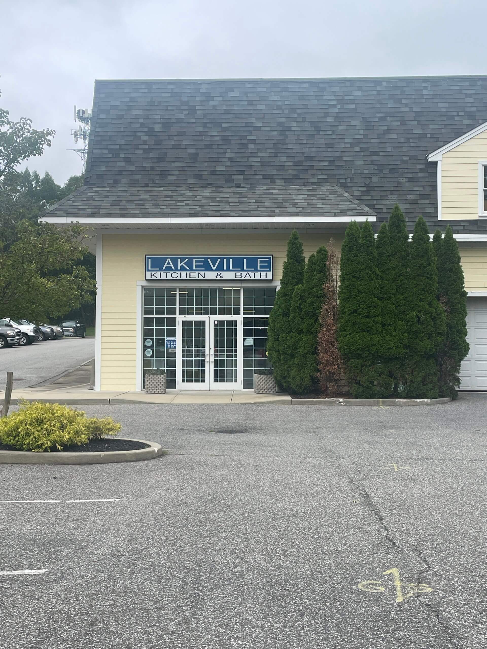smithtown long island kitchen, bath, bar cabinetry showroom